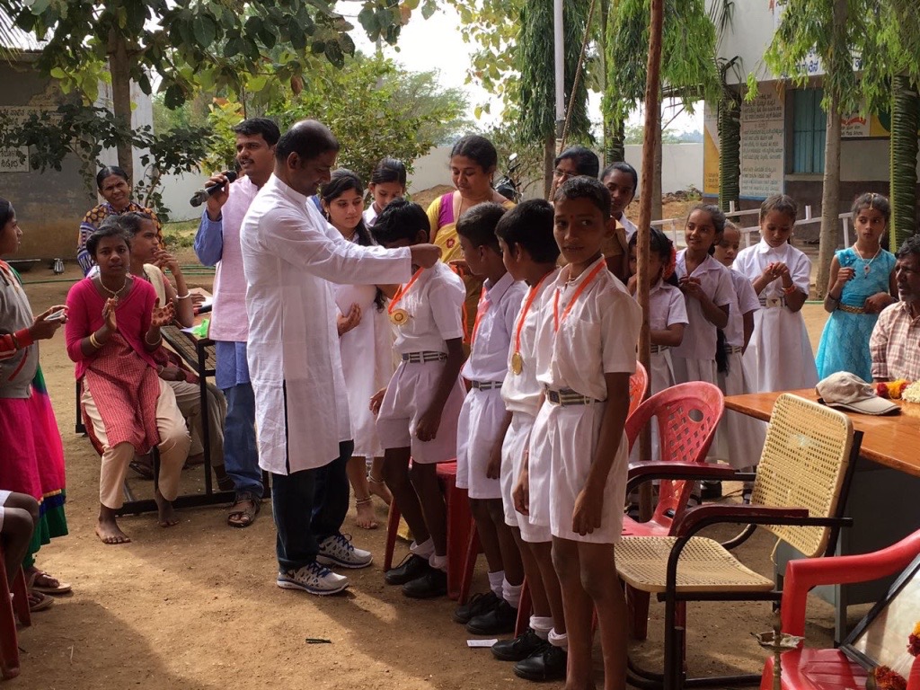 Felicitating sports personalities from thanda school
